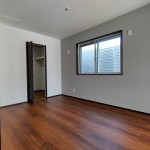 1階　主寝室6.8帖にウオークインクローゼット2.5帖(寝室)