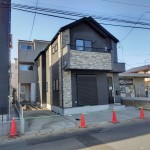 建築中の現地 2号棟 土地/81.57㎡ 建物/100.44㎡(外観) 建築中の現地 2号棟 土地/81.57㎡ 建物/100.44㎡(外観)