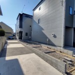陽当りの良い現地!!2号棟外構工事進行中!!(外観) 陽当りの良い現地!!2号棟外構工事進行中!!(外観)